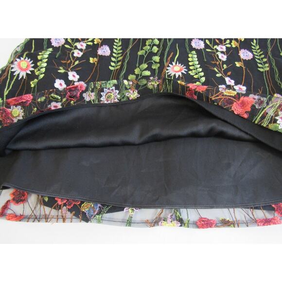 Tahari Floral Embroidered Black Shift Dress Size 12 NWT Wedding Guest - Picture 8 of 10